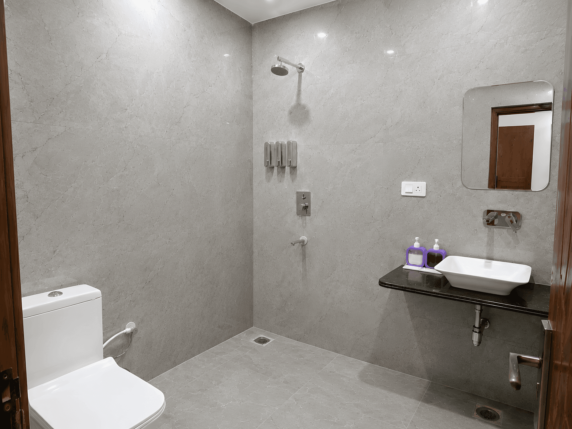Suite at ZenithSuites Vrindavan in Old Vrindavan, photo 3