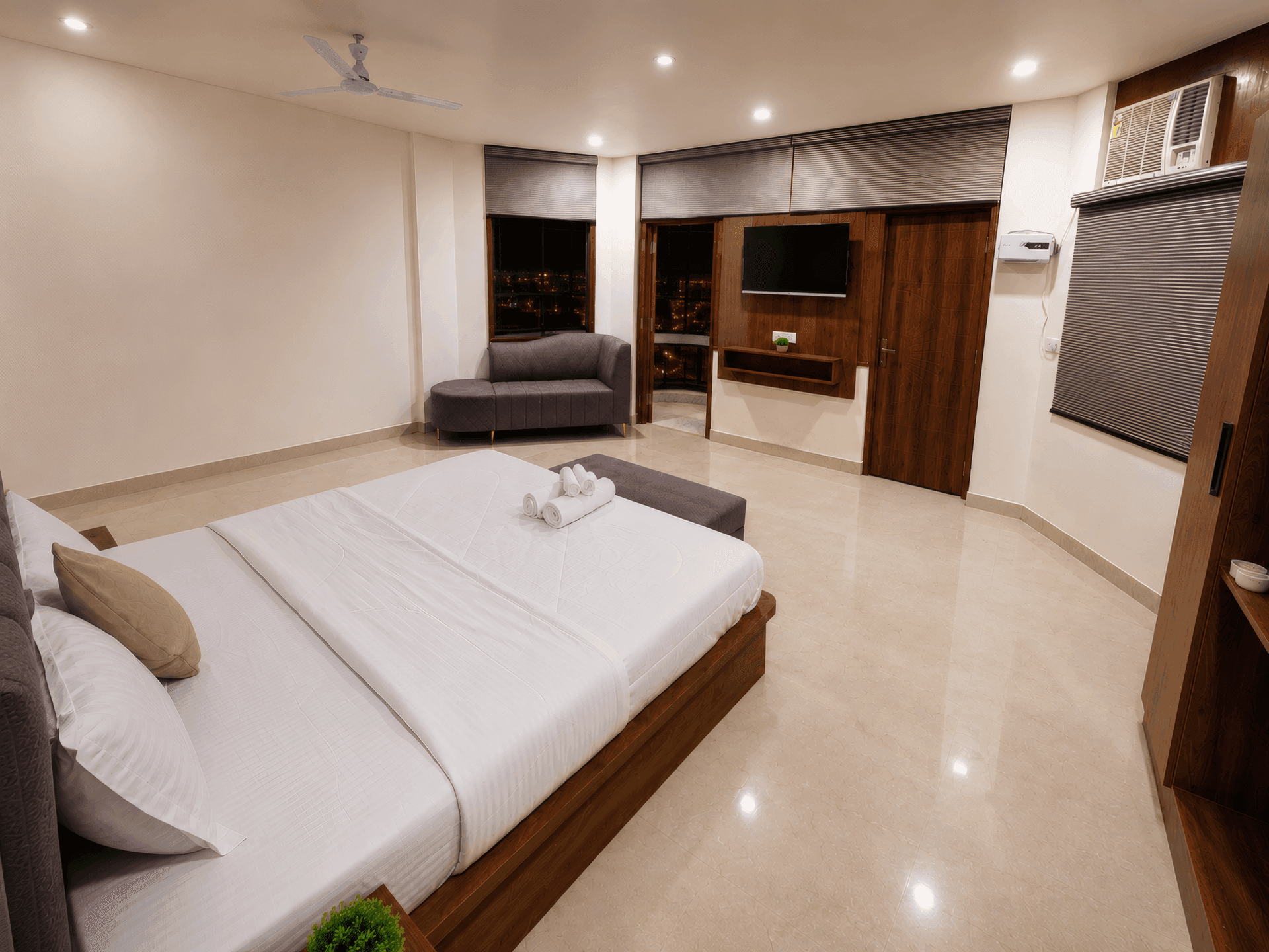 Suite at ZenithSuites Vrindavan in Old Vrindavan, photo 18