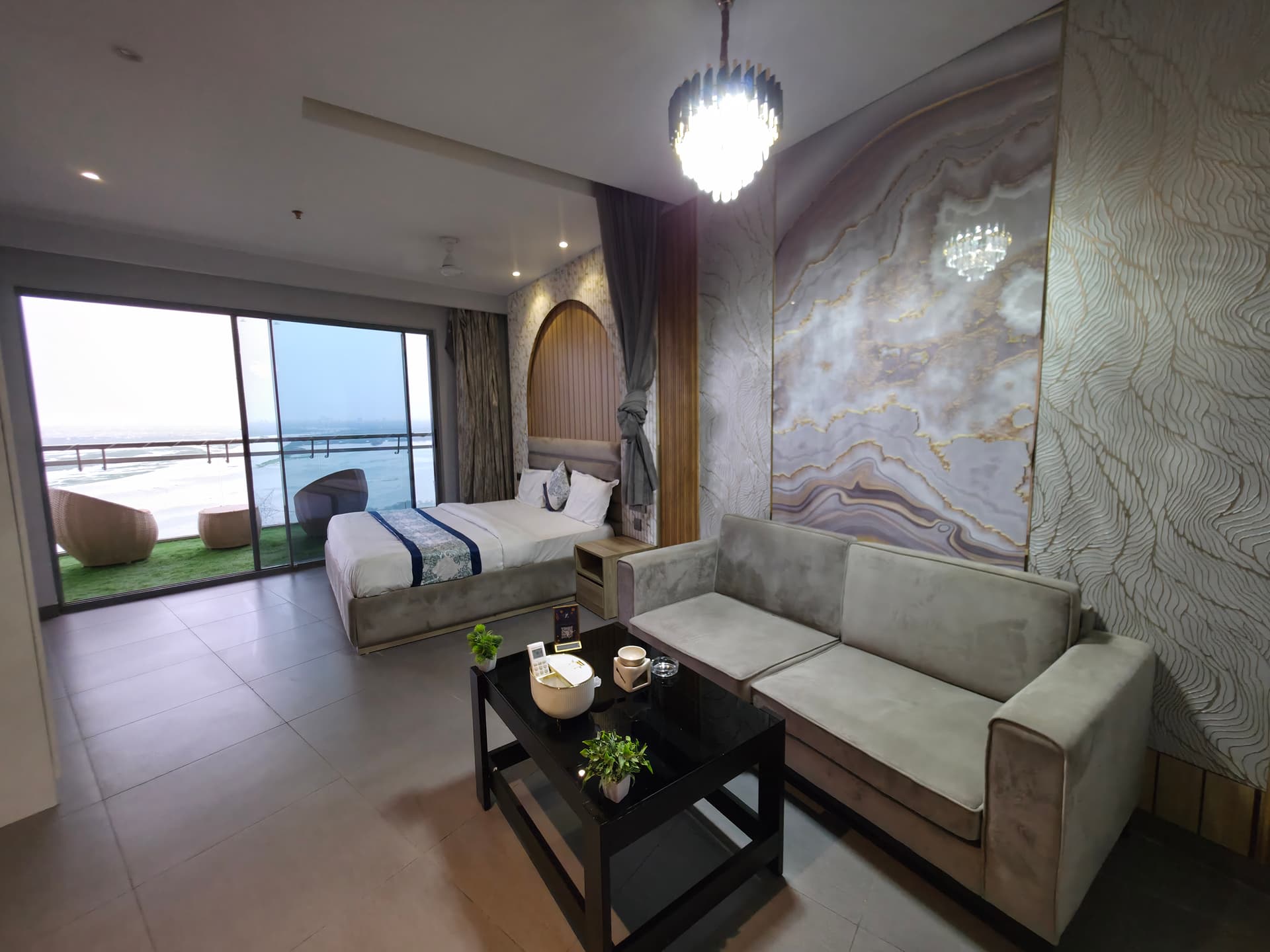 Grande Suite - image 1